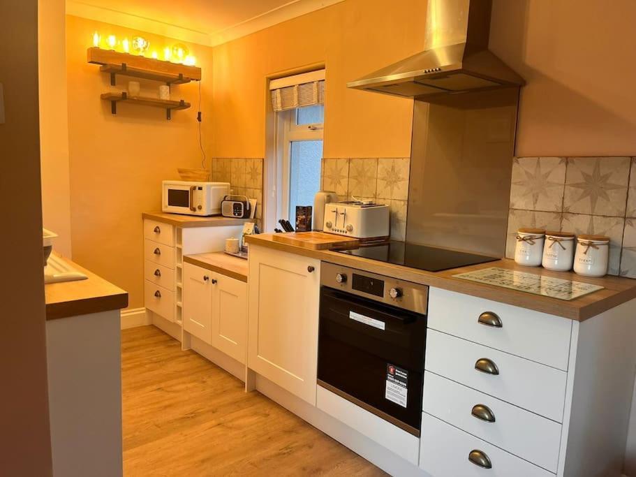 Blue Anchor House - Seaview, Hot Tub Apartments Esterno foto