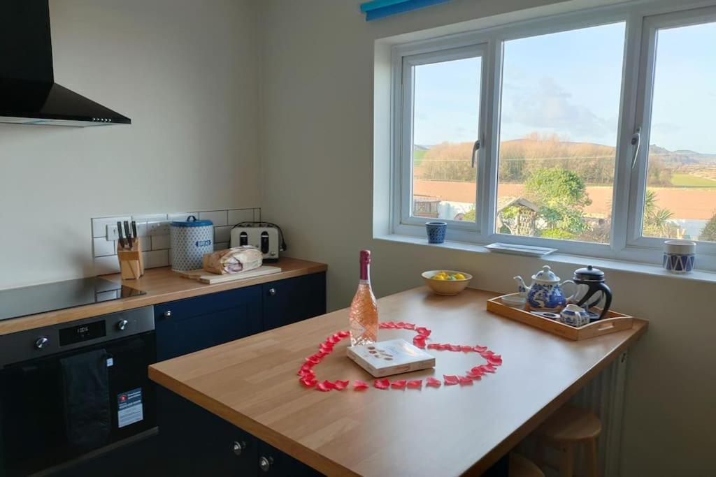 Blue Anchor House - Seaview, Hot Tub Apartments Esterno foto